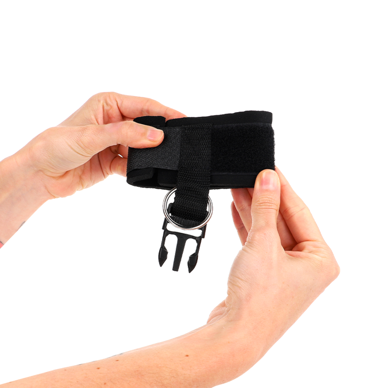 KINK - NEOPREN HANDGELENKFESSELN MIT KLETTVERSCHLUSS SCHWARZ VERSTELLBAR 22-34 CM – Bild 3